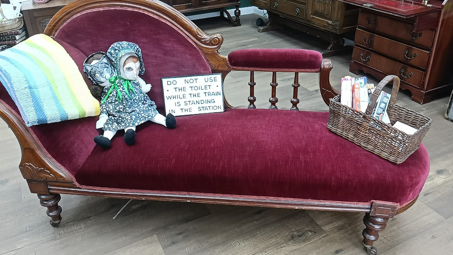 Victorian Walnut Chaise Longue – c.1870