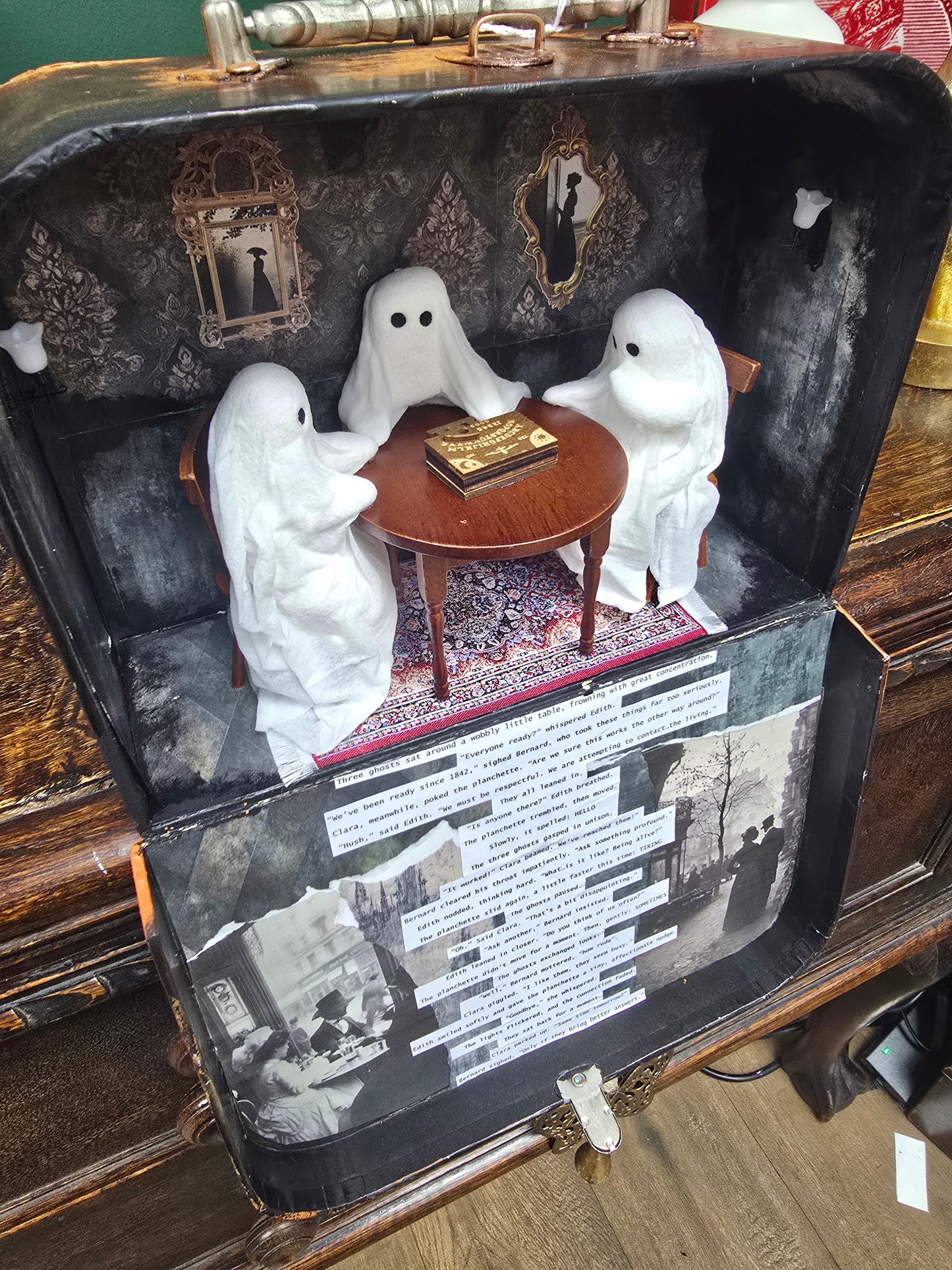 'The Seance' by Oddly Harriet