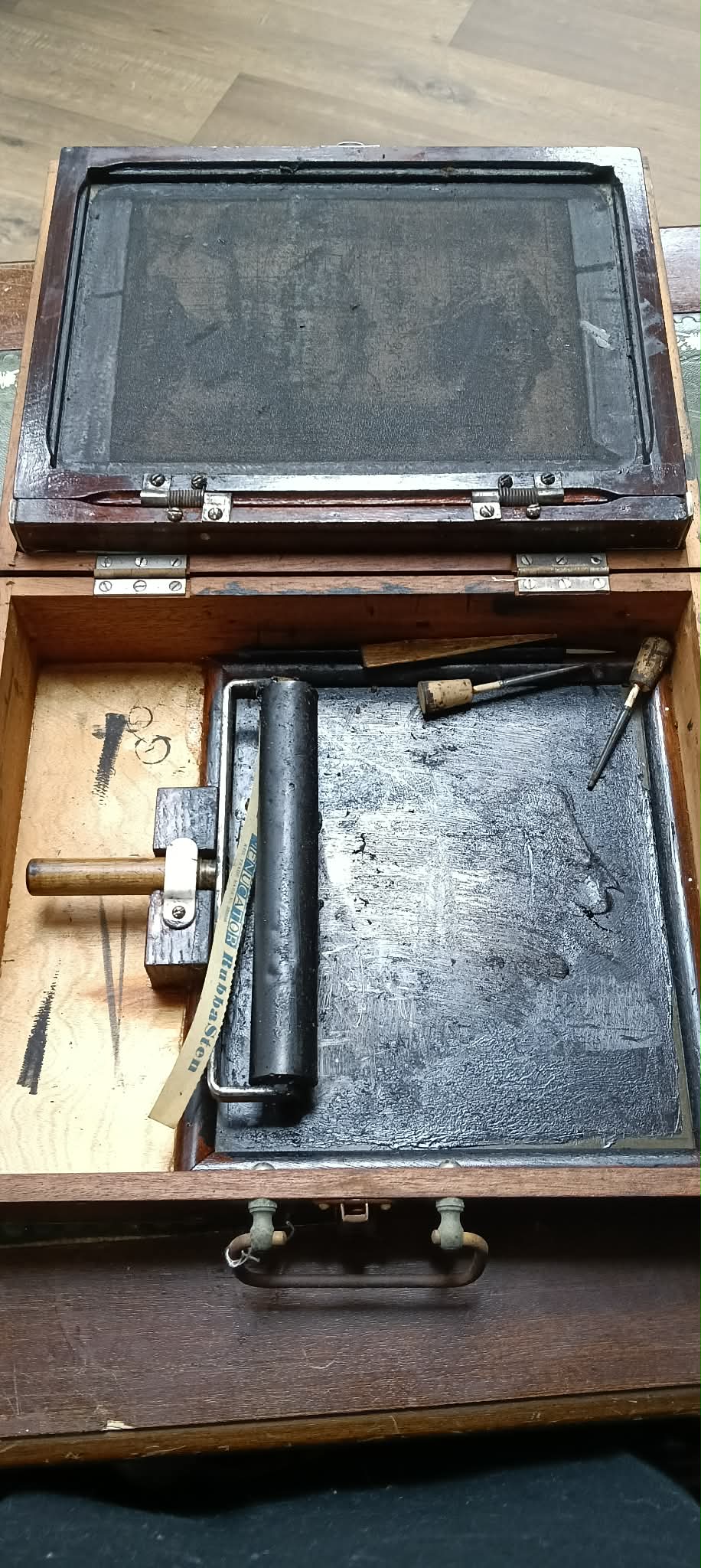 Vintage Lion Menucator print box