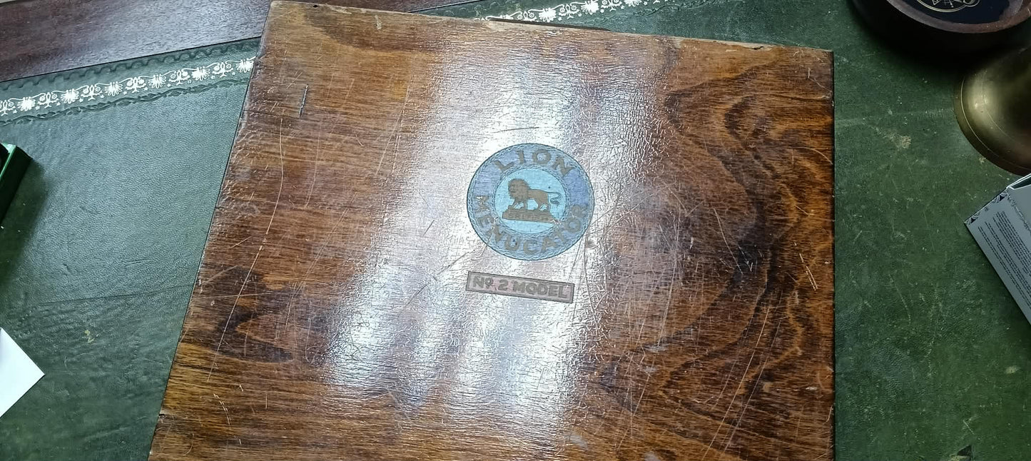 Vintage Lion Menucator print box