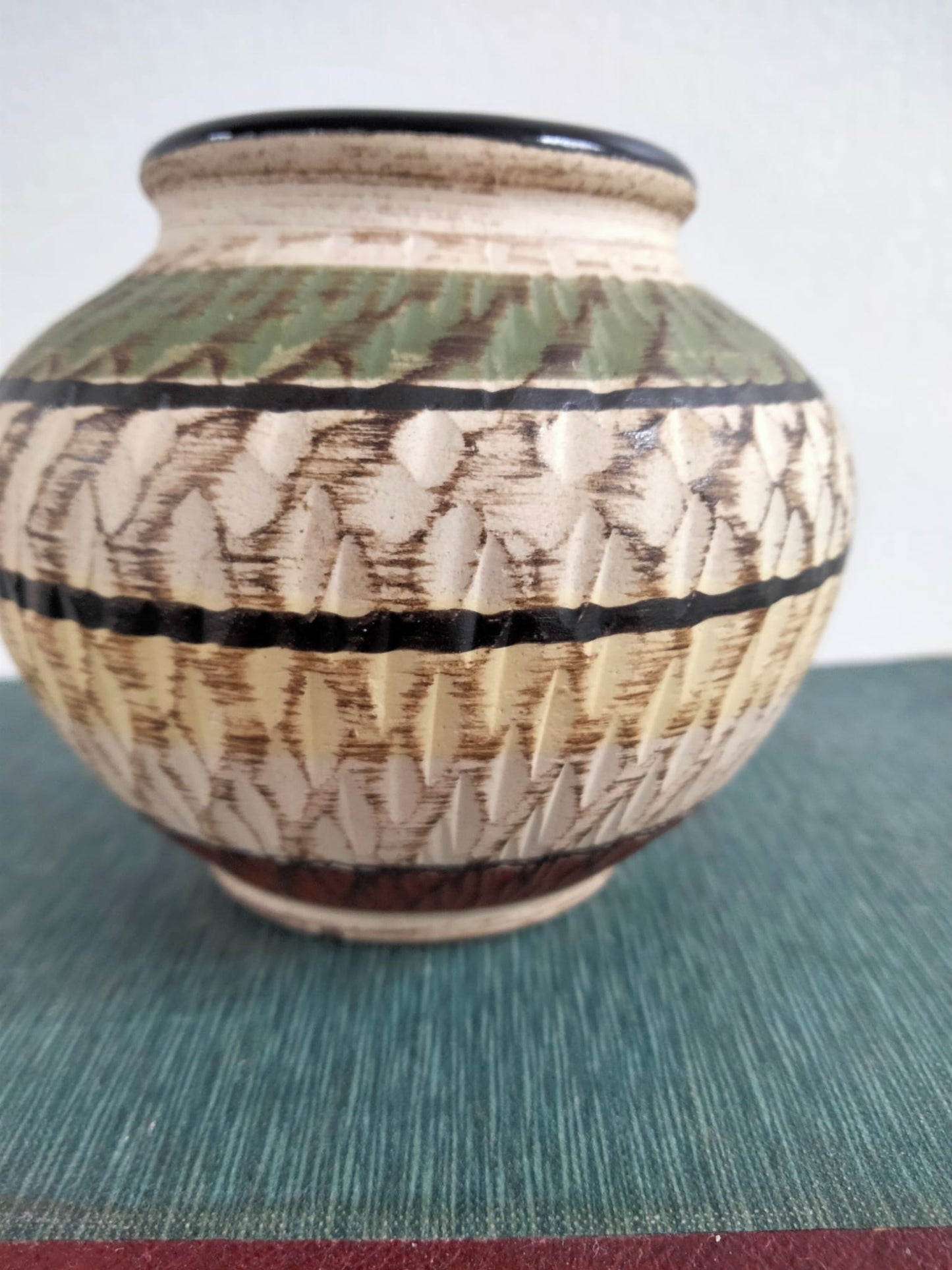 Dumler & Breiden Sgraffito Model 146 vase